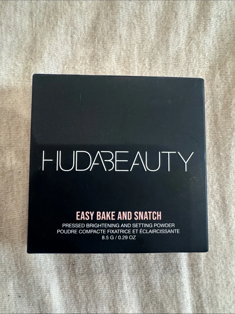 HUDA BEAUTY Easy Bake and Snatch Pressed Brightening & Setting Powder - Black